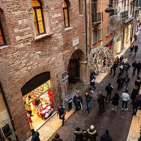 Domus Verona - Incantevole Residenza Difronte A Casa Giulietta Exterior foto