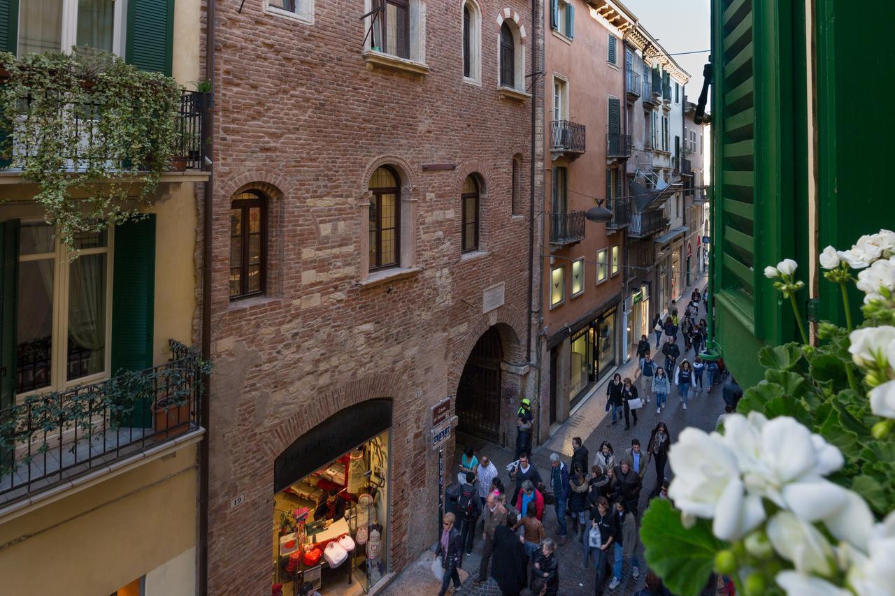 Domus Verona - Incantevole Residenza Difronte A Casa Giulietta Exterior foto